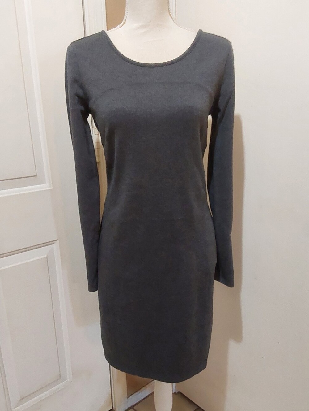 🌺 Just Like New Athleta Charcoal Gray Long Sleeve Bodycon Dress